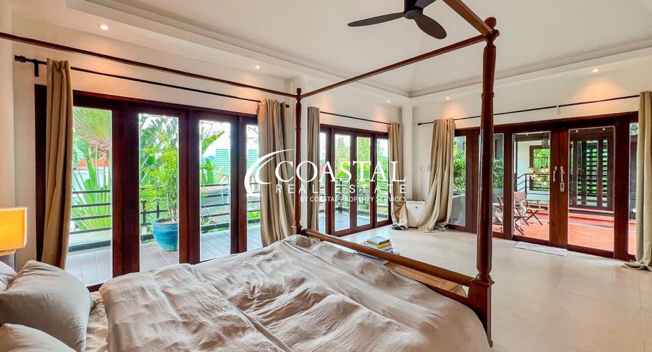 For sale 4 bedrooms house in Huay Yai, Pattaya