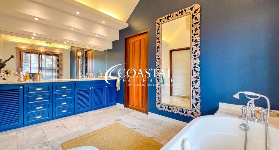 For sale 4 bedrooms house in Huay Yai, Pattaya