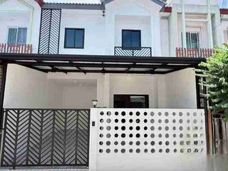 Casa adosada en venta de 3 habitaciones en Bang Yai, Nonthaburi