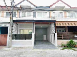 Casa adosada en venta de 3 habitaciones en Bang Yai, Nonthaburi