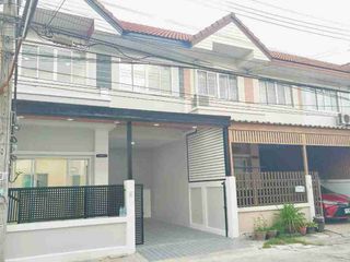 Casa adosada en venta de 3 habitaciones en Bang Yai, Nonthaburi