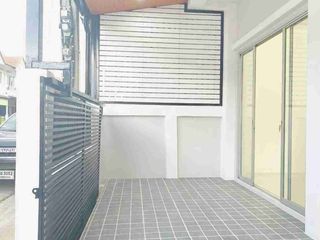 Casa adosada en venta de 3 habitaciones en Bang Yai, Nonthaburi