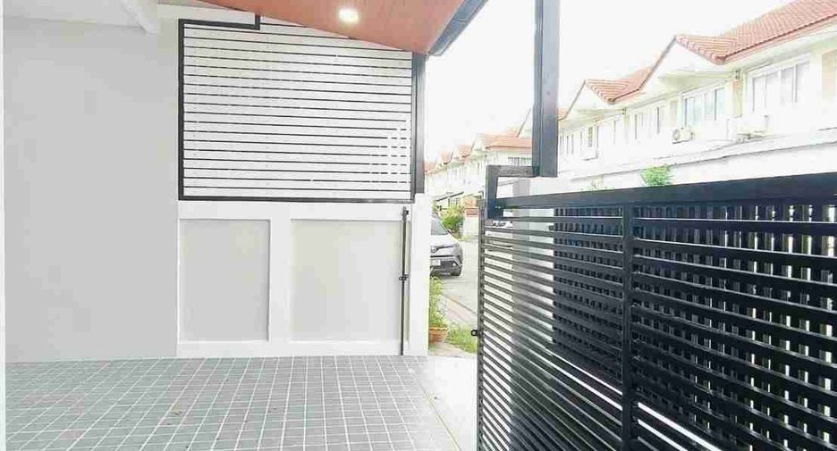 Casa adosada en venta de 3 habitaciones en Bang Yai, Nonthaburi