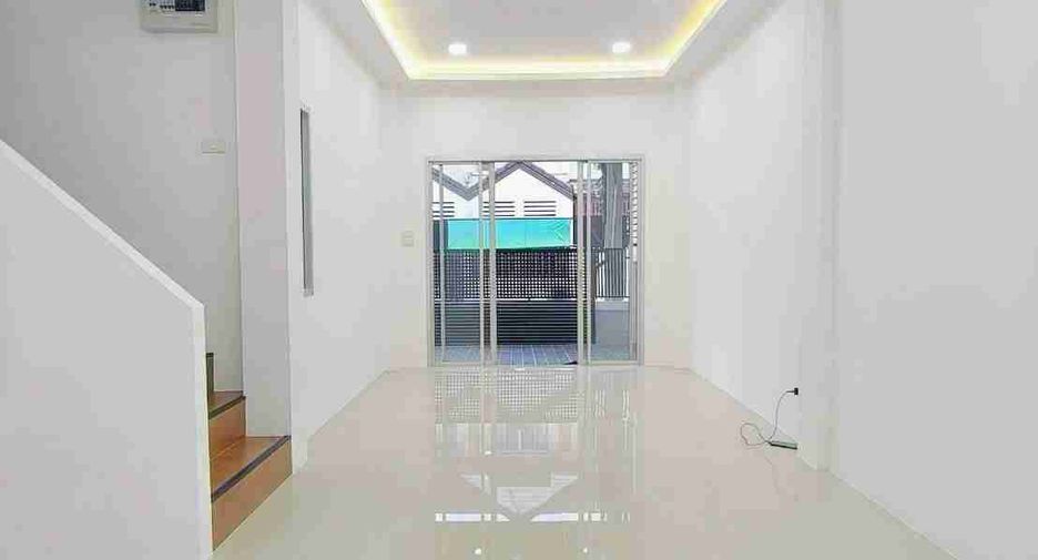 Casa adosada en venta de 3 habitaciones en Bang Yai, Nonthaburi