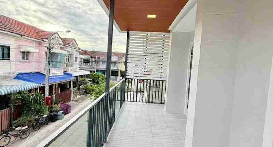 出售 4 卧室 联排别墅 在 Sai Noi, Nonthaburi