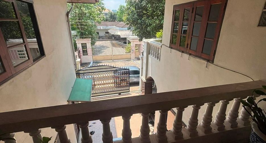 For sale 4 bedrooms house in Suan Luang, Bangkok