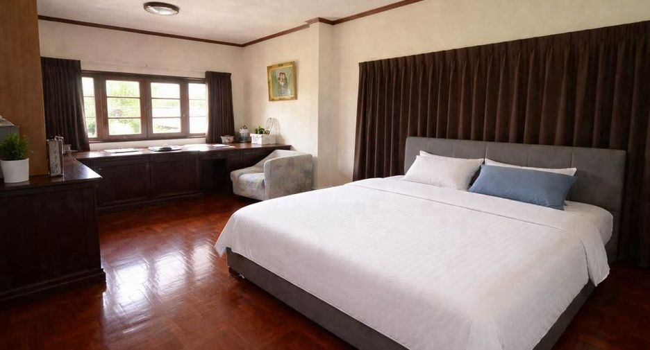 For sale 4 bedrooms house in Suan Luang, Bangkok