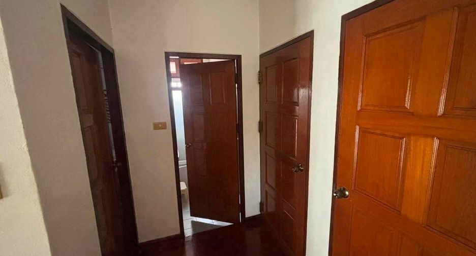 For sale 4 bedrooms house in Suan Luang, Bangkok