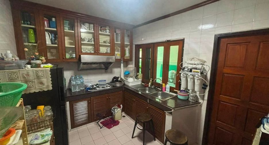 For sale 4 bedrooms house in Suan Luang, Bangkok