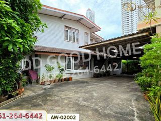 Haus zum Kauf mit 6 Zimmer in Khlong San, Bangkok