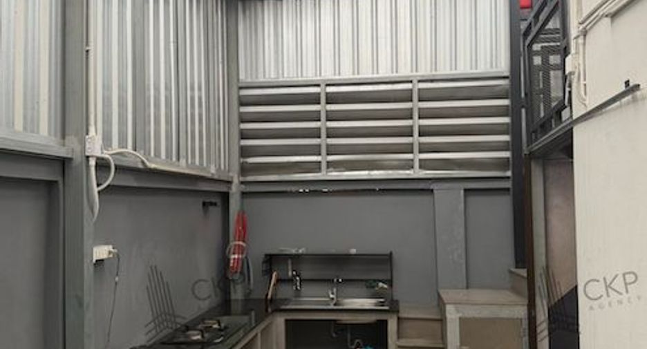 For sale 2 bedrooms warehouse in Krathum Baen, Samut Sakhon