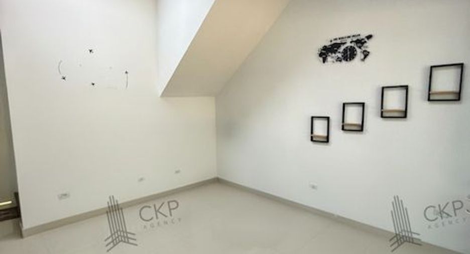 For sale 2 bedrooms warehouse in Krathum Baen, Samut Sakhon