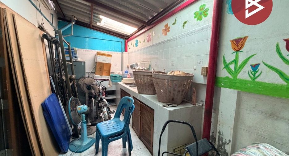 Casa adosada en venta de 6 habitaciones en Mueang Nakhon Pathom, Nakhon Pathom