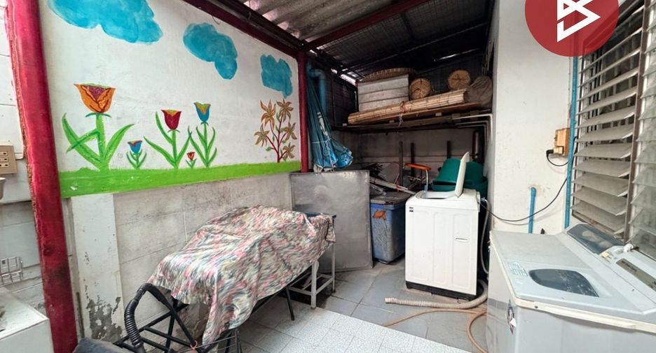 Casa adosada en venta de 6 habitaciones en Mueang Nakhon Pathom, Nakhon Pathom