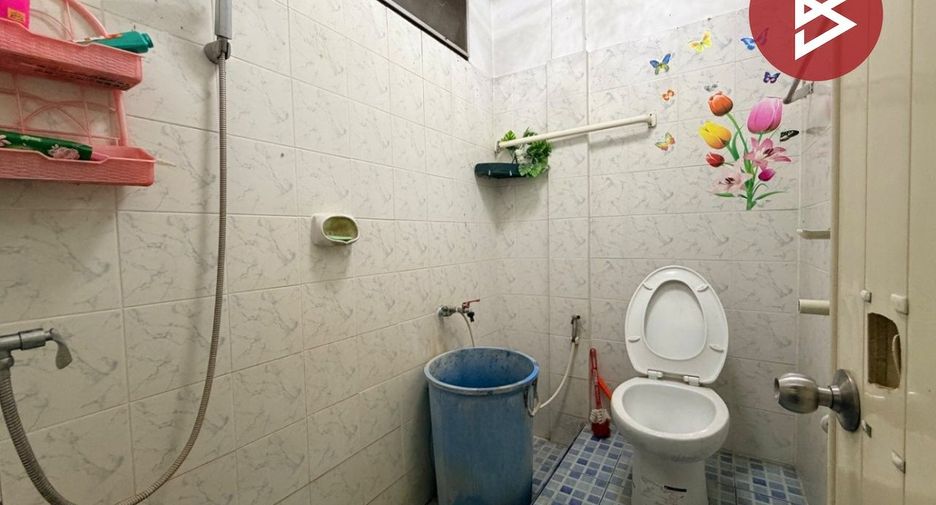 Casa adosada en venta de 6 habitaciones en Mueang Nakhon Pathom, Nakhon Pathom
