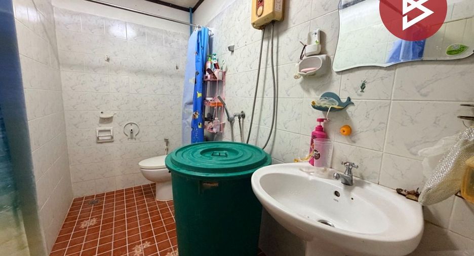 Casa adosada en venta de 6 habitaciones en Mueang Nakhon Pathom, Nakhon Pathom
