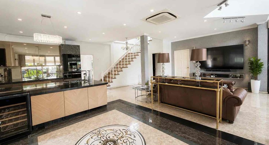For rent 4 bedrooms villa in Jomtien, Pattaya