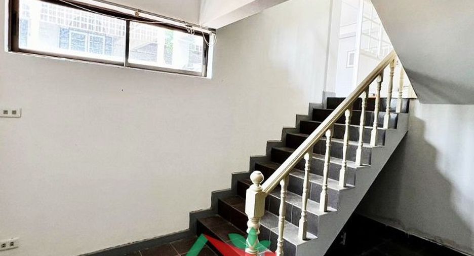 Haus zum Kauf mit 5 Zimmer in Pak Kret, Nonthaburi
