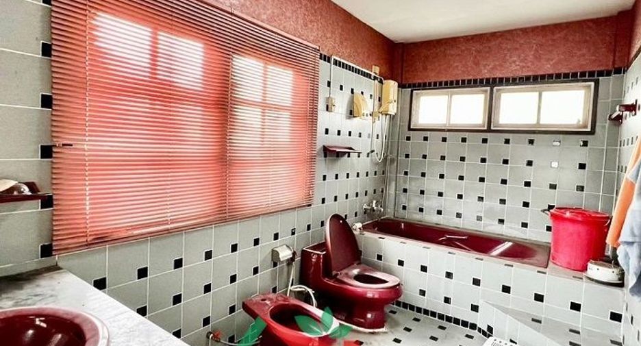 Haus zum Kauf mit 5 Zimmer in Pak Kret, Nonthaburi