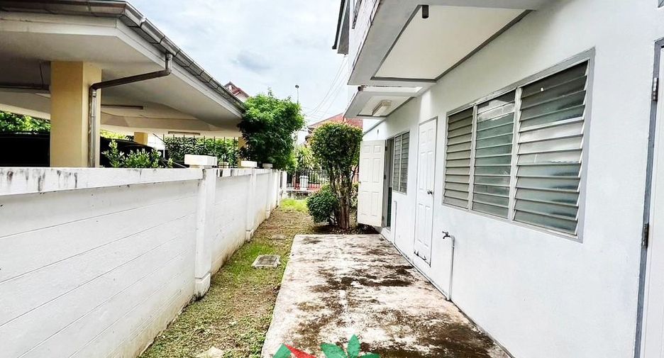 Haus zum Kauf mit 5 Zimmer in Pak Kret, Nonthaburi