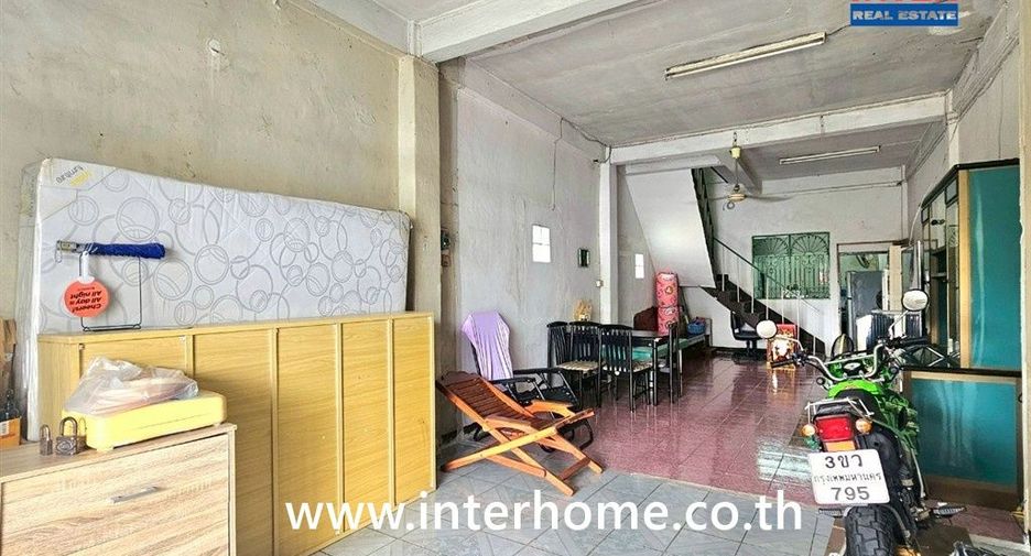 Gewerbefläche zum Kauf mit 2 Zimmer in Phra Khanong, Bangkok