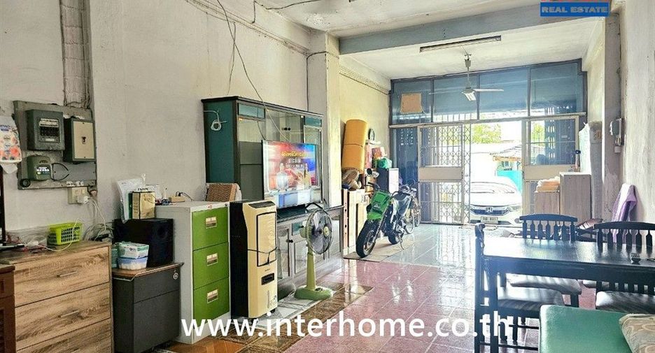 Gewerbefläche zum Kauf mit 2 Zimmer in Phra Khanong, Bangkok