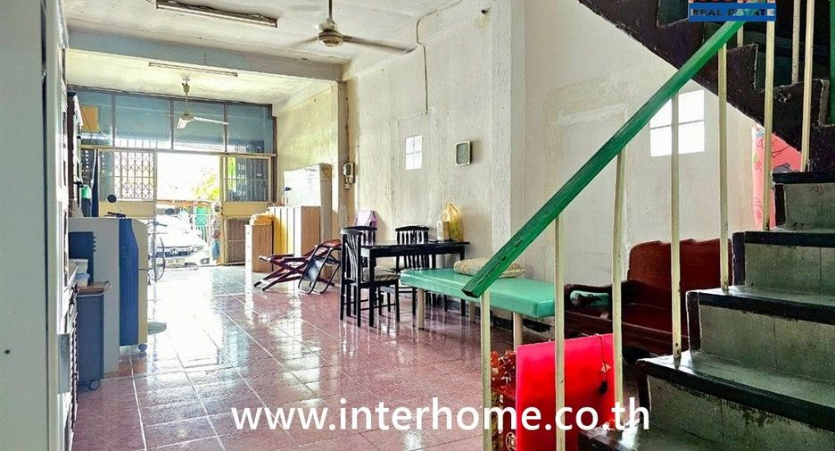 Gewerbefläche zum Kauf mit 2 Zimmer in Phra Khanong, Bangkok