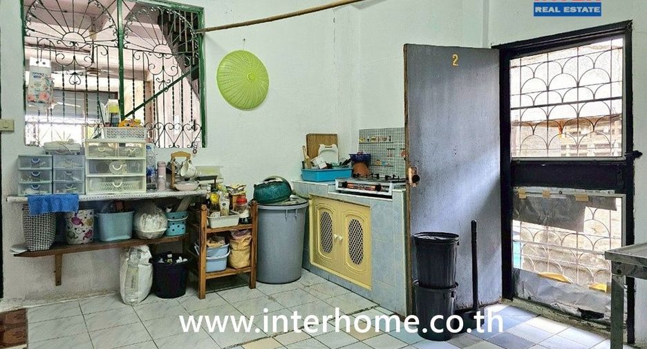 Gewerbefläche zum Kauf mit 2 Zimmer in Phra Khanong, Bangkok