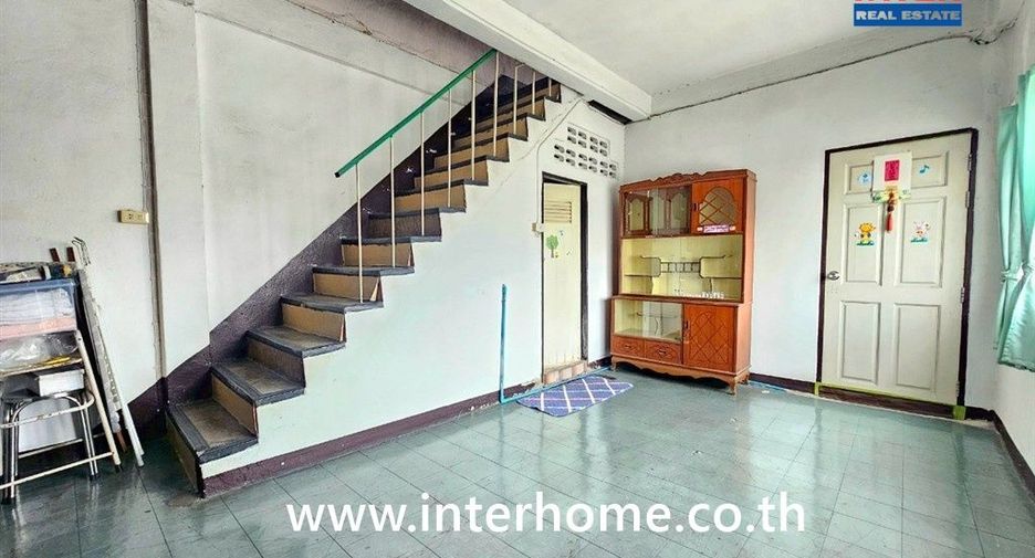 Gewerbefläche zum Kauf mit 2 Zimmer in Phra Khanong, Bangkok