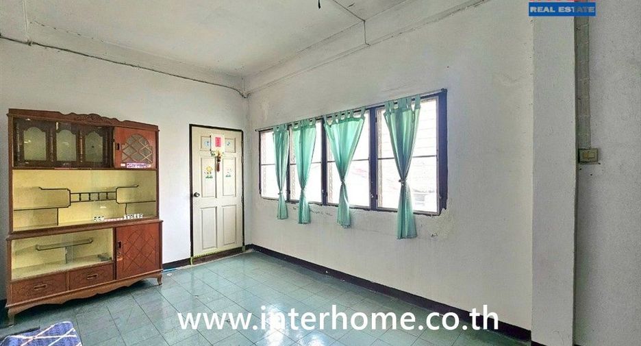 Gewerbefläche zum Kauf mit 2 Zimmer in Phra Khanong, Bangkok