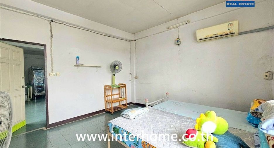 Gewerbefläche zum Kauf mit 2 Zimmer in Phra Khanong, Bangkok