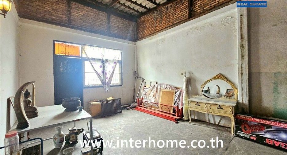 Gewerbefläche zum Kauf mit 2 Zimmer in Phra Khanong, Bangkok