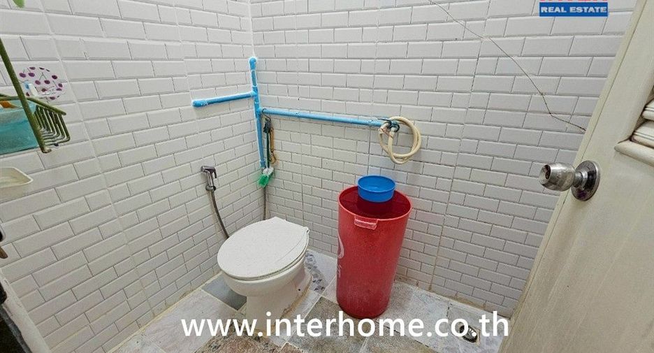Gewerbefläche zum Kauf mit 2 Zimmer in Phra Khanong, Bangkok