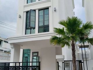 Haus zum Kauf mit 3 Zimmer in Lat Phrao, Bangkok