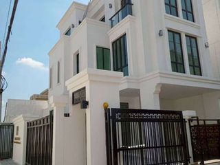 Haus zum Kauf mit 3 Zimmer in Lat Phrao, Bangkok