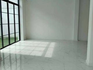 Haus zum Kauf mit 3 Zimmer in Lat Phrao, Bangkok