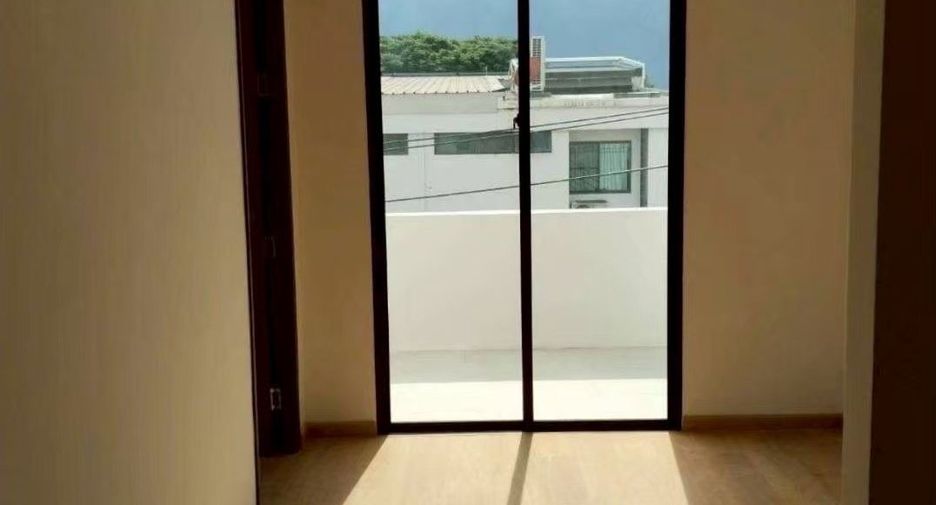 Haus zum Kauf mit 3 Zimmer in Lat Phrao, Bangkok