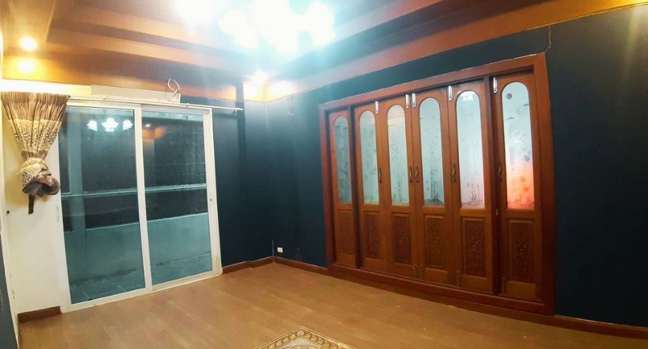 À vendre 5 chambres maison à Bang Kruai, Nonthaburi