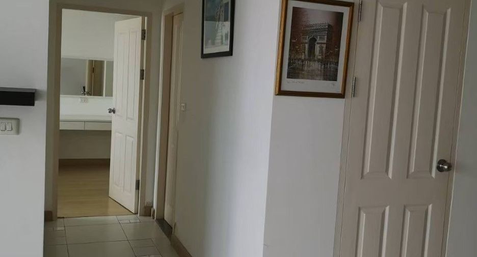 For rent 2 bedrooms condo in Khlong San, Bangkok