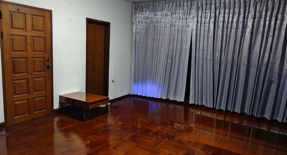 À vendre 3 chambres maison à Phra Khanong, Bangkok