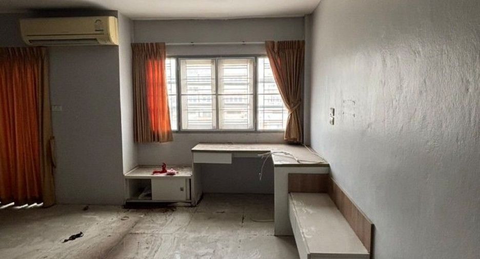 For sale 2 bedrooms townhouse in Thung Khru, Bangkok