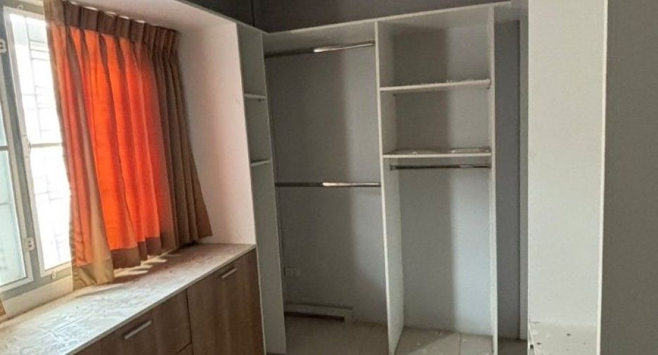 For sale 2 bedrooms townhouse in Thung Khru, Bangkok