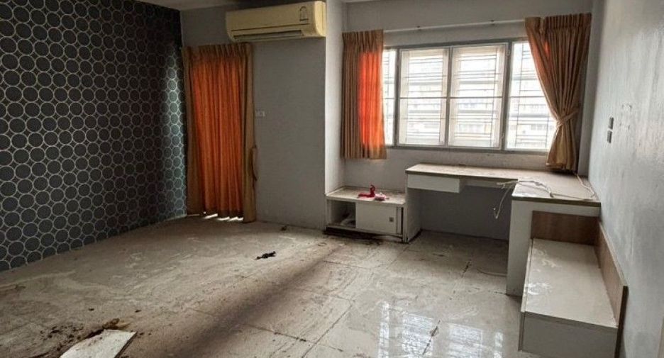For sale 2 bedrooms townhouse in Thung Khru, Bangkok