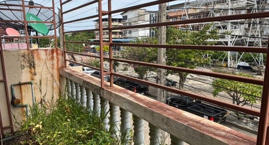 For sale 2 bedrooms townhouse in Thung Khru, Bangkok