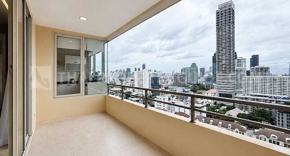 Condo en alquiler de 3 habitaciones en Watthana, Bangkok