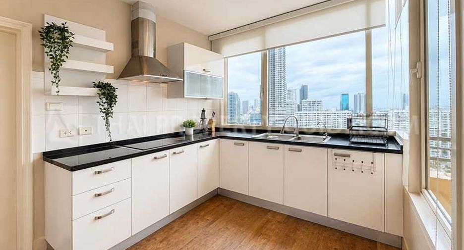 Condo en alquiler de 3 habitaciones en Watthana, Bangkok