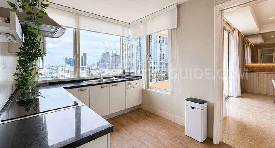 Condo en alquiler de 3 habitaciones en Watthana, Bangkok
