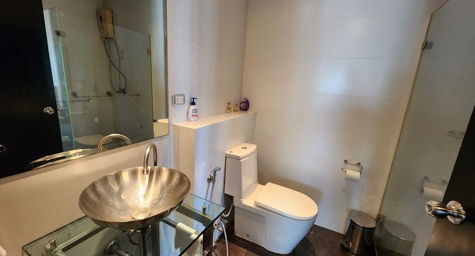 For sale 3 ベッドルーム condo in Watthana, Bangkok