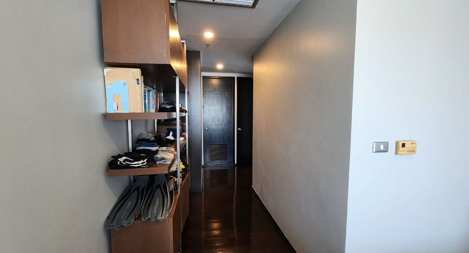 For sale 3 ベッドルーム condo in Watthana, Bangkok