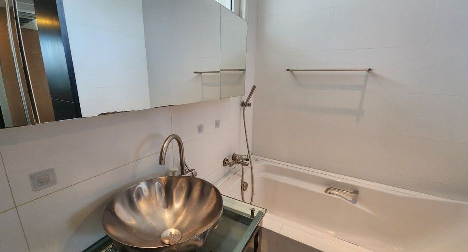 For sale 3 ベッドルーム condo in Watthana, Bangkok